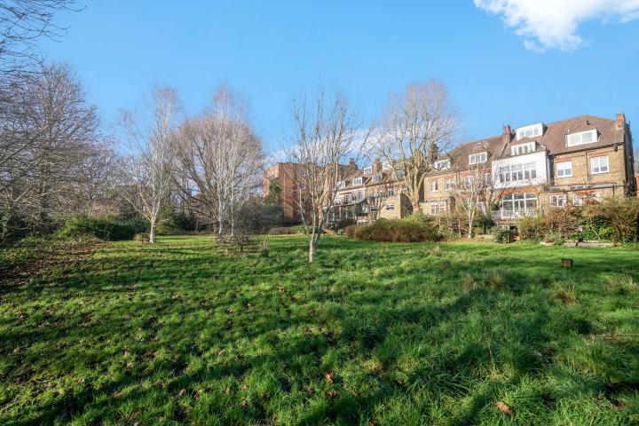 Modern Apartment Broadhurst Gardens, West Hampstead